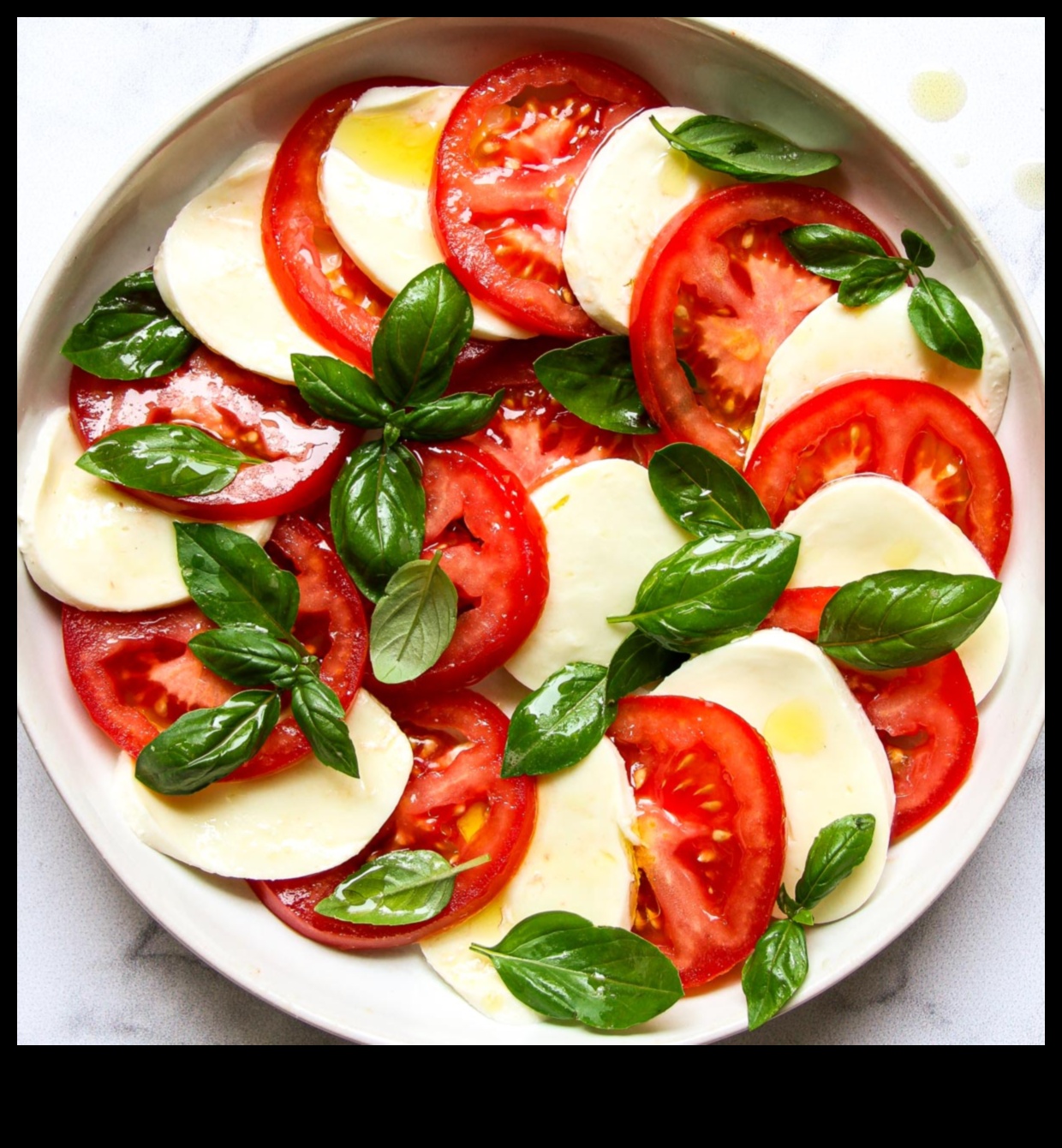 Caprese Creations O simfonie de ingrediente italiene în nuanțe de roșii 3 Creații Caprese: O simfonie de ingrediente italiene