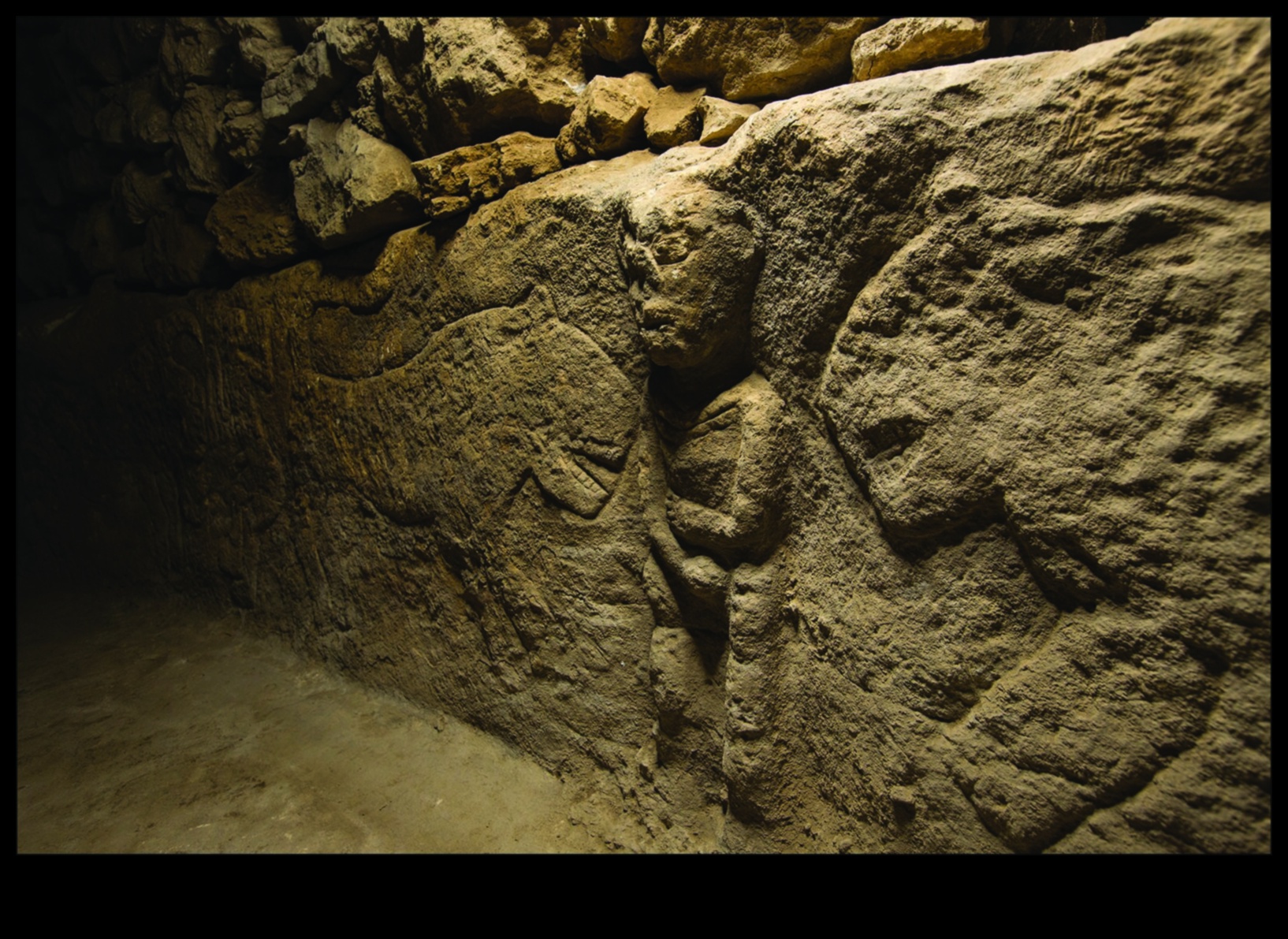 Povești sculptate: Descoperirea narațiunilor siturilor culturale