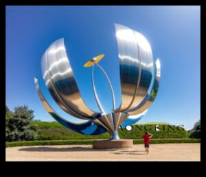 Bronz Blooms: The Allure of Sculptural Garden Art