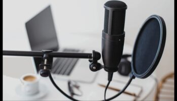 Podcast Paradise: Electronice esențiale pentru crearea unui studio de înregistrare acasă
