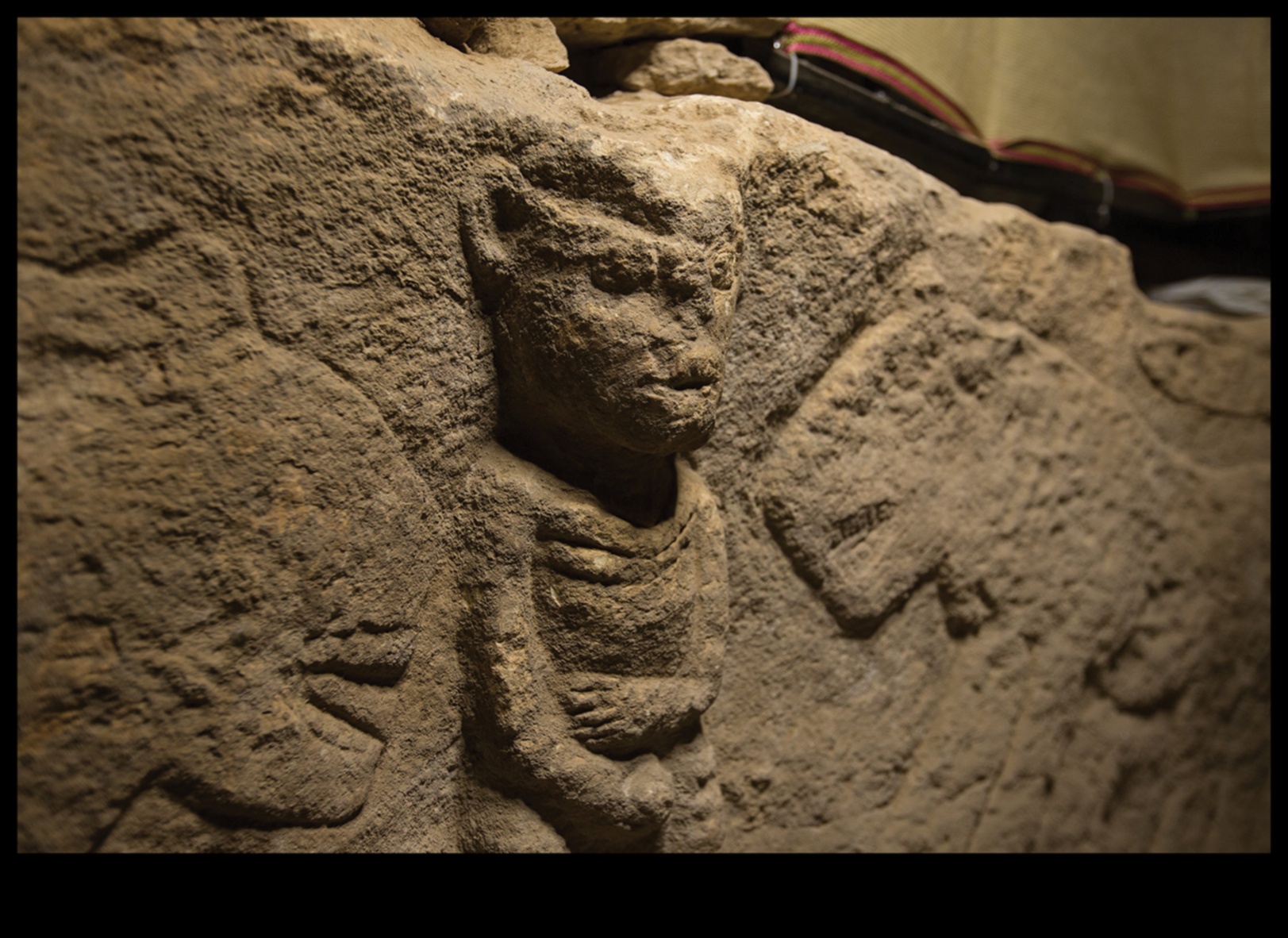 Povești sculptate: Descoperirea narațiunilor siturilor culturale